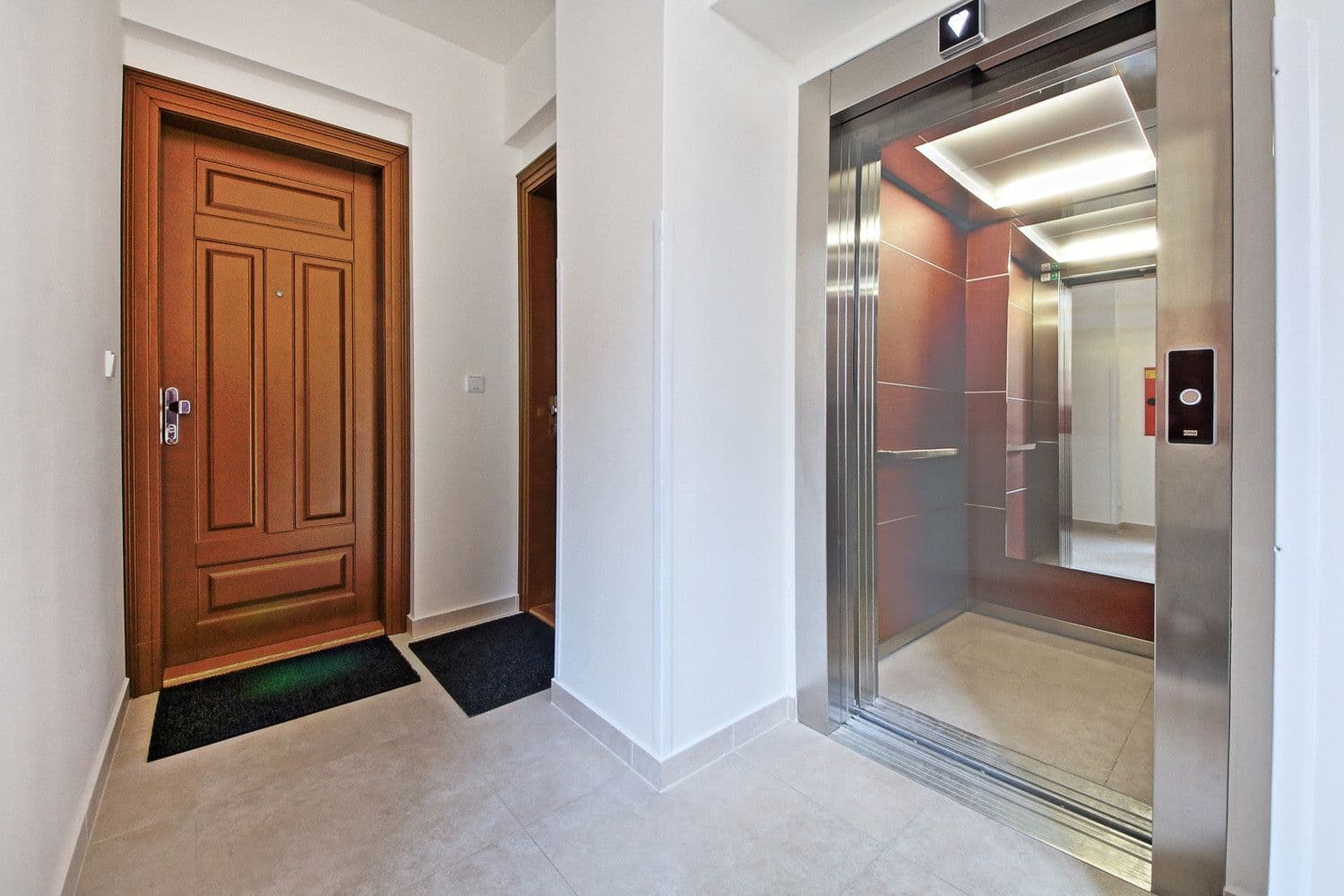 Prenájom bytu  110 m², Na Bojišti, Praha, Praha