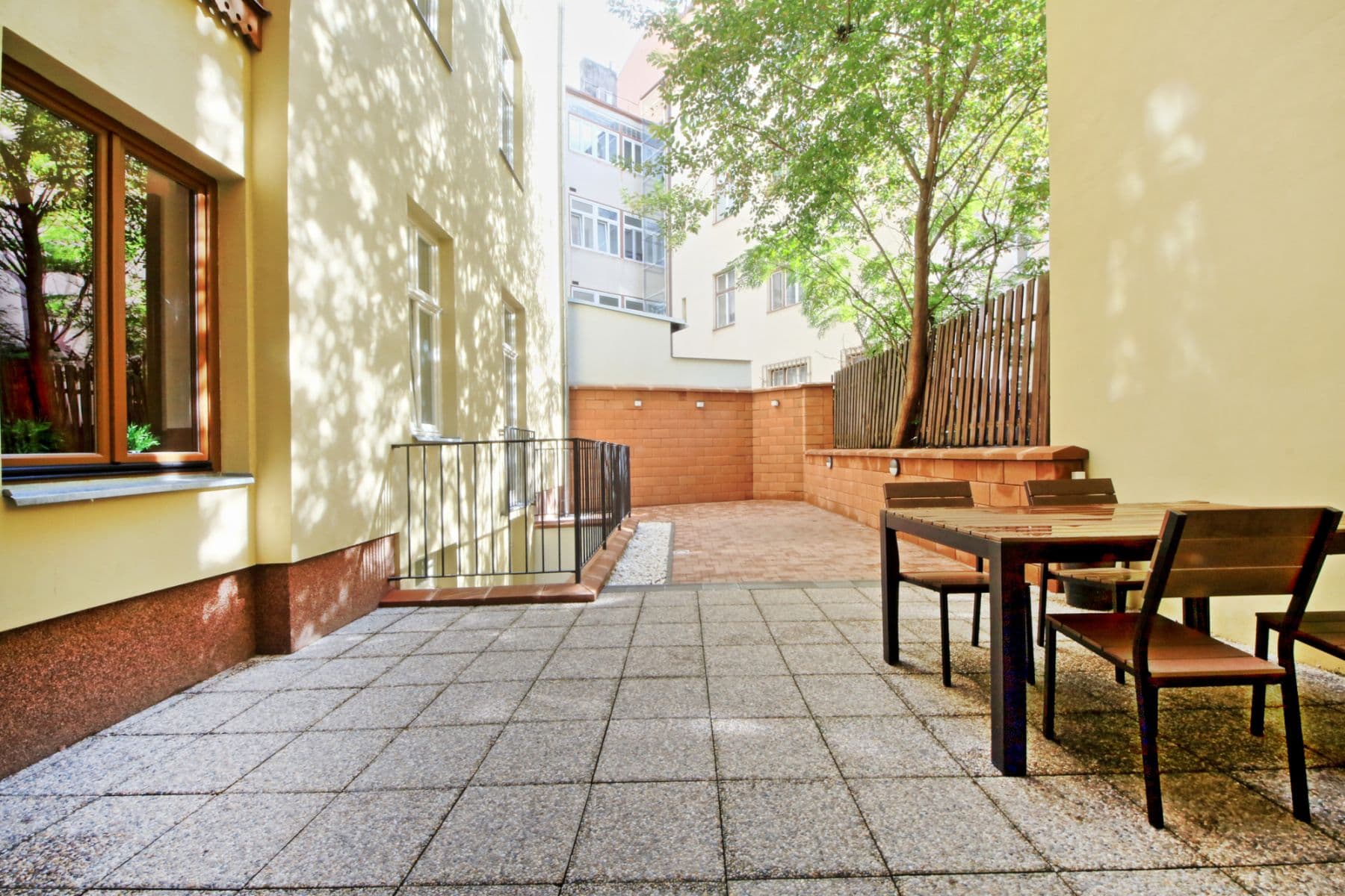 Prenájom bytu  110 m², Na Bojišti, Praha, Praha