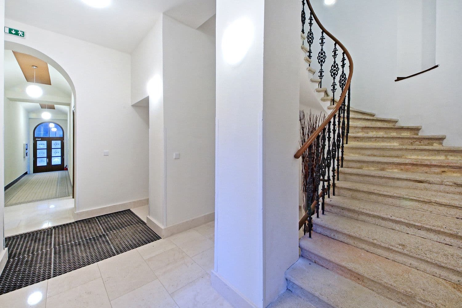 Prenájom bytu  110 m², Na Bojišti, Praha, Praha