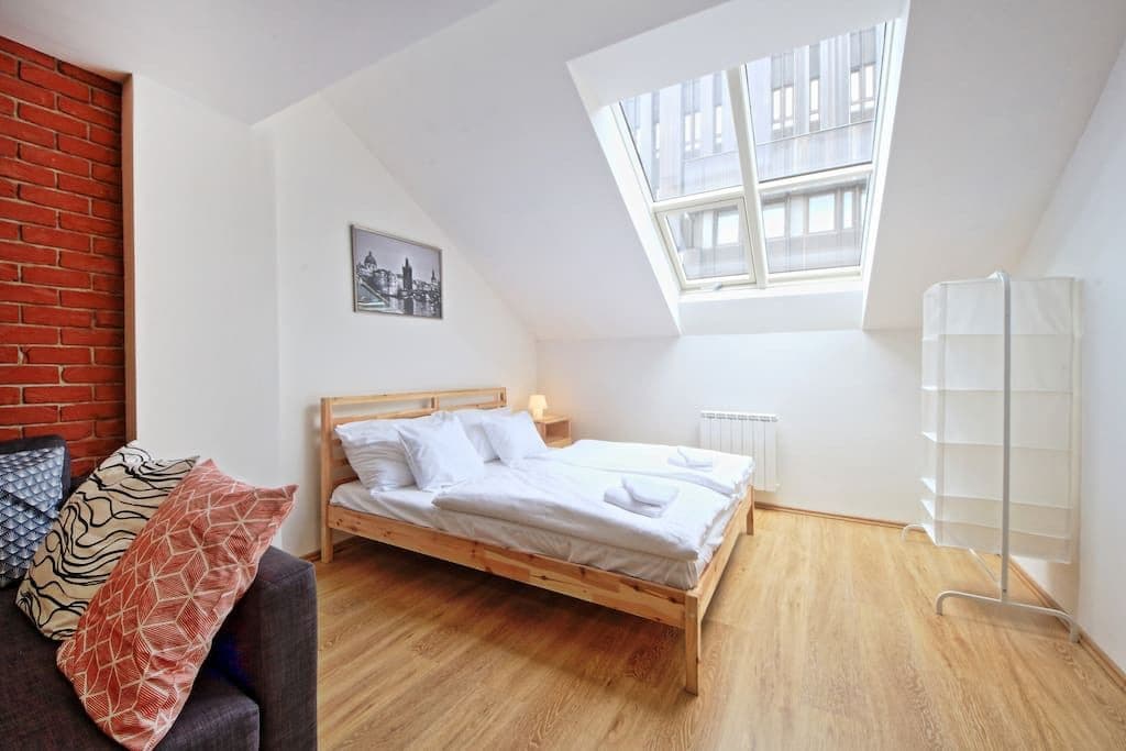 Prenájom bytu  110 m², Na Bojišti, Praha, Praha