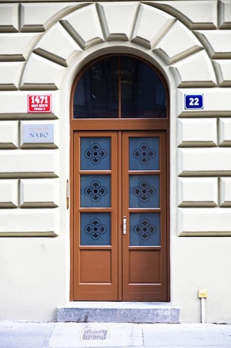 Prenájom bytu  110 m², Na Bojišti, Praha, Praha