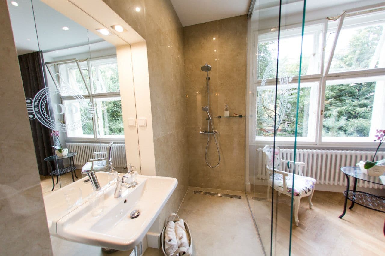 Prenájom bytu  80 m², Na Hutích, Praha, Praha