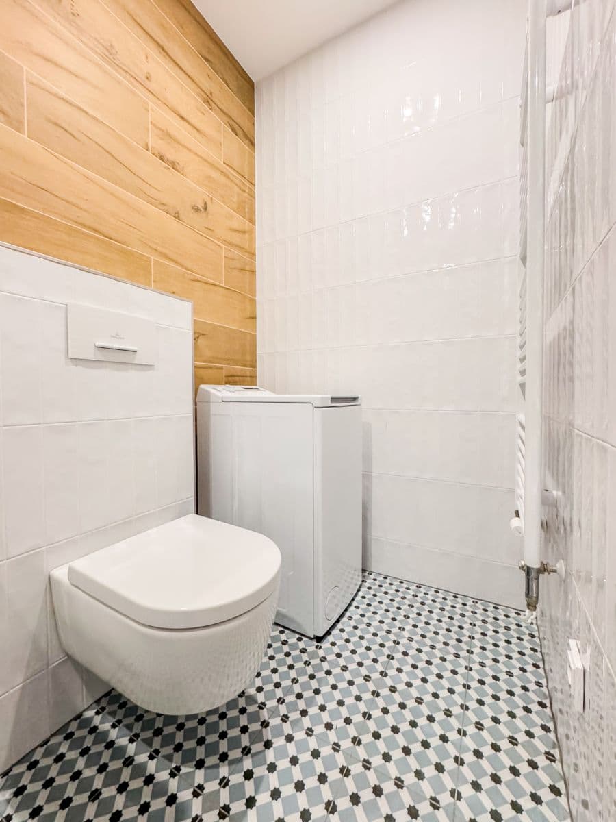 Prenájom bytu  55 m², Na Výšinách, Praha, Praha