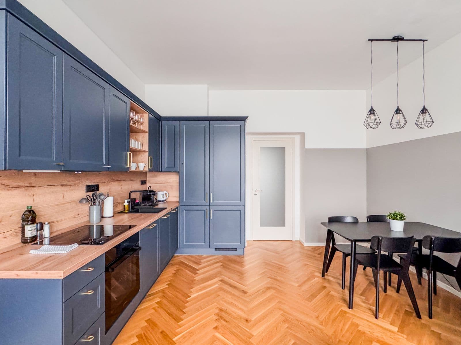 Prenájom bytu  55 m², Na Výšinách, Praha, Praha