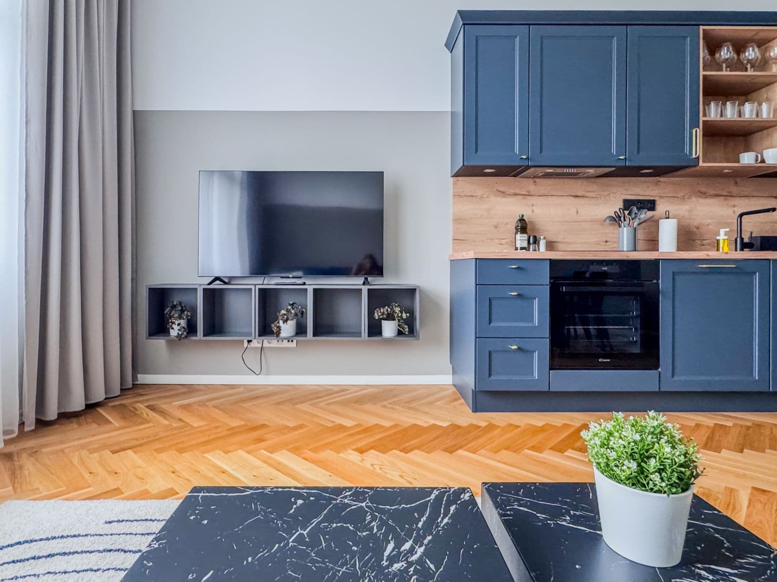 Prenájom bytu  55 m², Na Výšinách, Praha, Praha