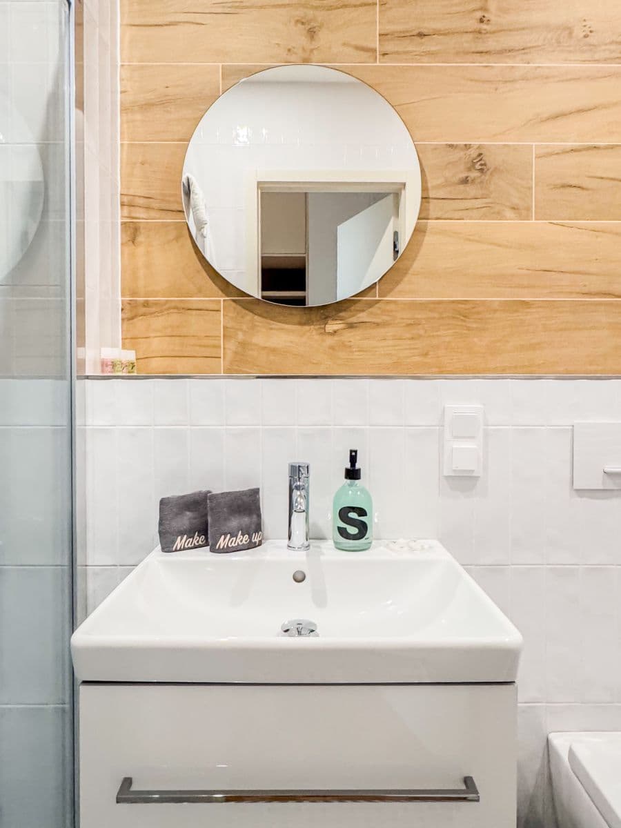 Prenájom bytu  55 m², Na Výšinách, Praha, Praha