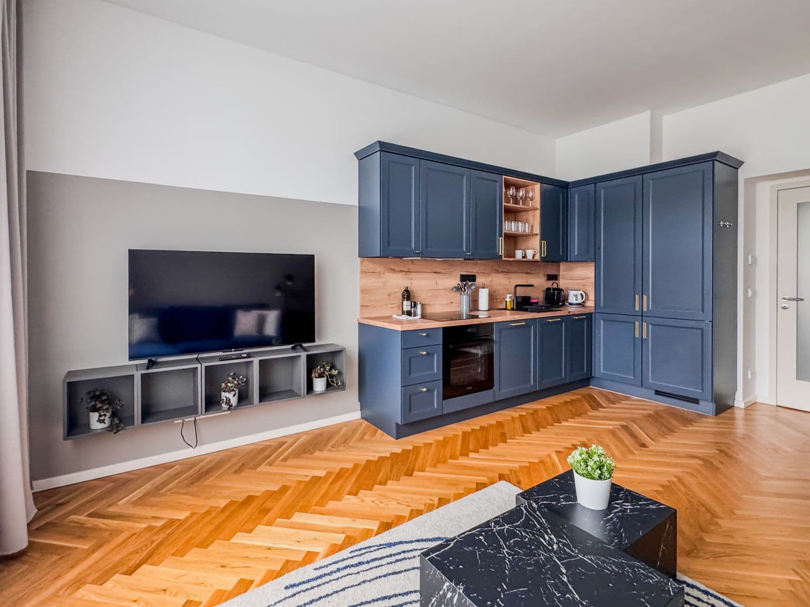 Prenájom bytu  55 m², Na Výšinách, Praha, Praha