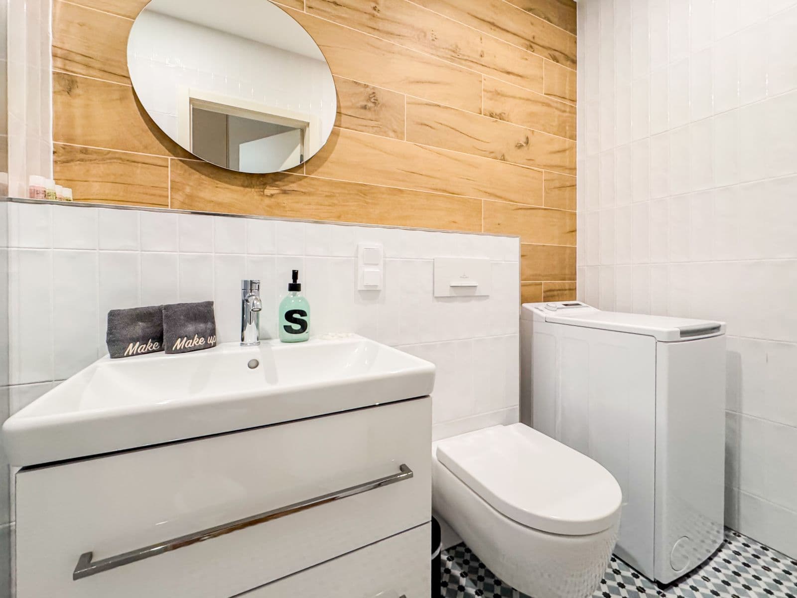 Prenájom bytu  55 m², Na Výšinách, Praha, Praha