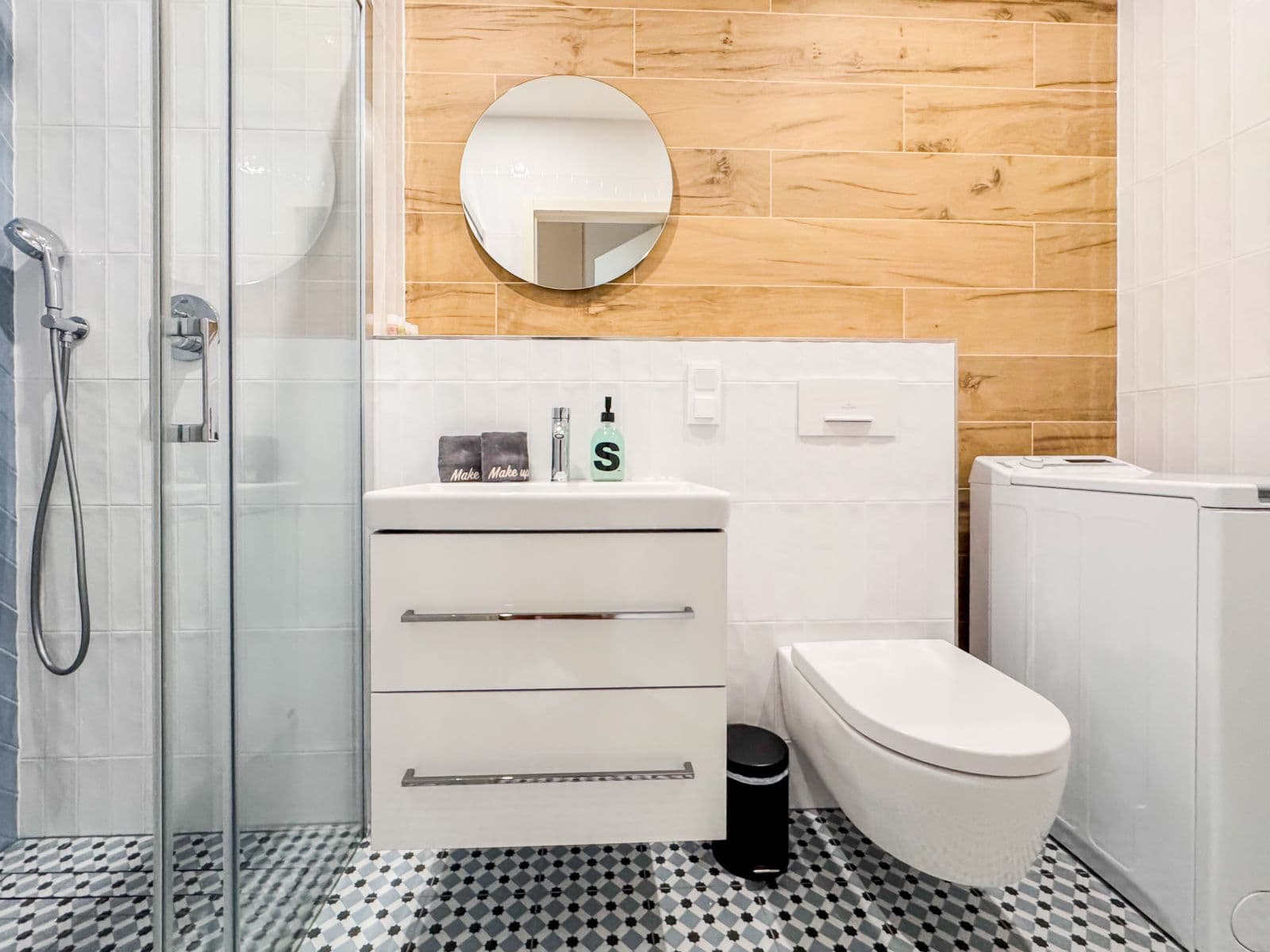 Prenájom bytu  55 m², Na Výšinách, Praha, Praha