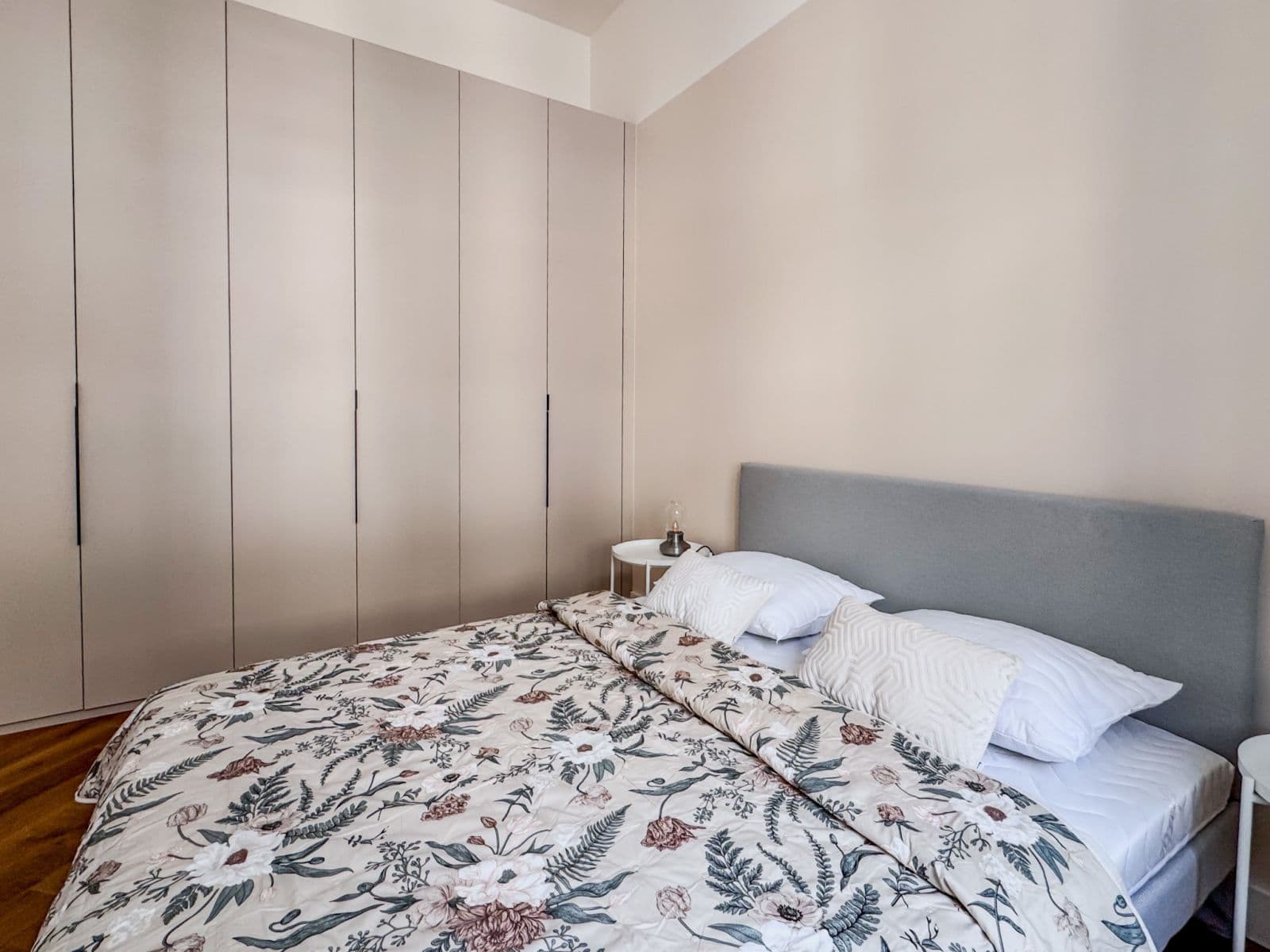 Prenájom bytu  40 m², Dlážděná, Praha, Praha