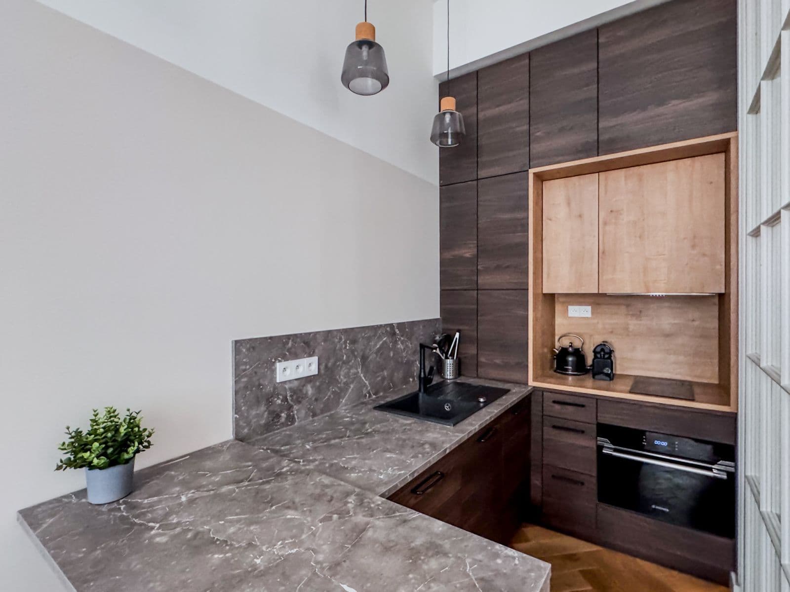 Prenájom bytu  40 m², Dlážděná, Praha, Praha