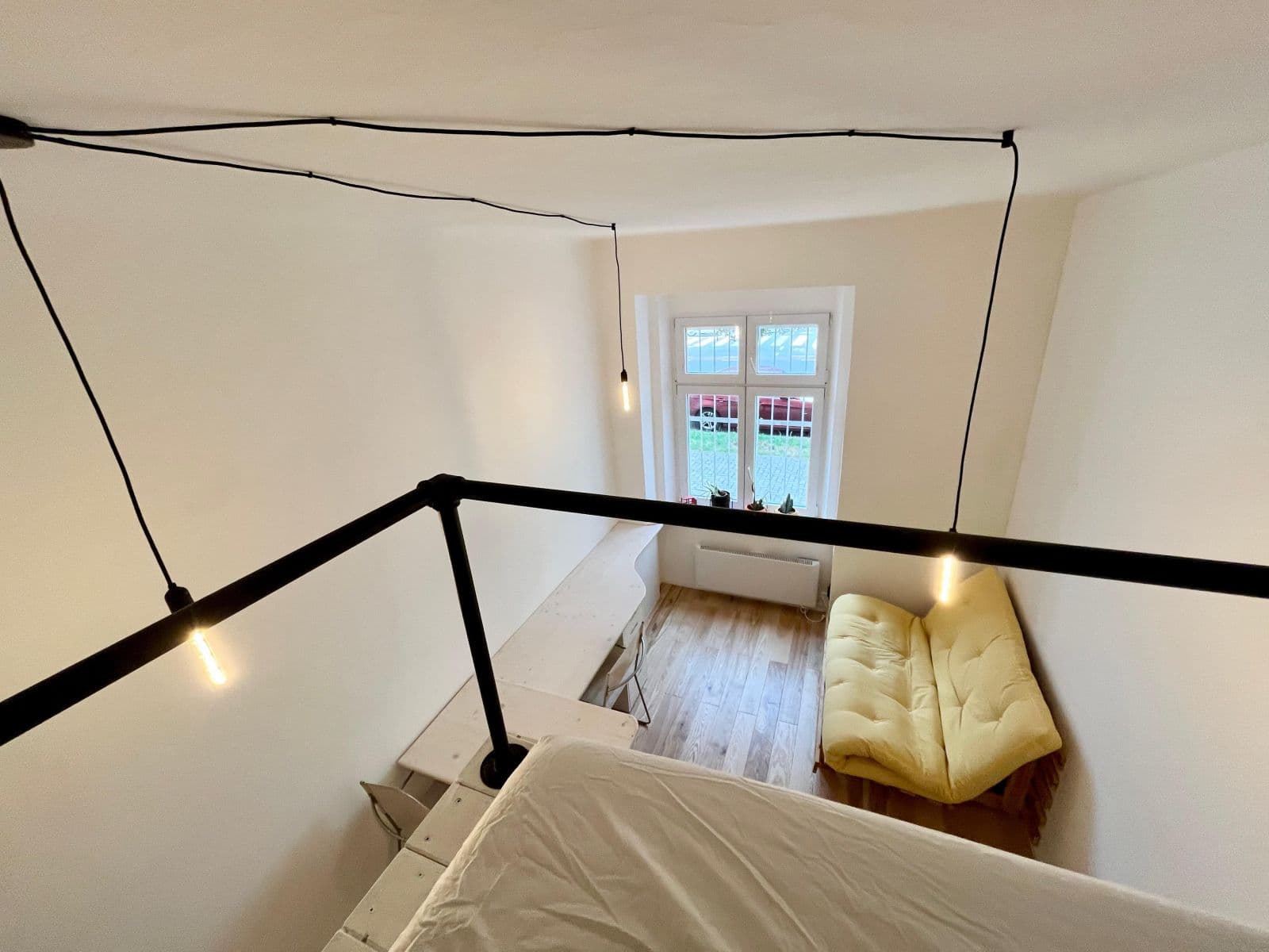 Prenájom bytu  20 m², U Uranie, Praha, Praha