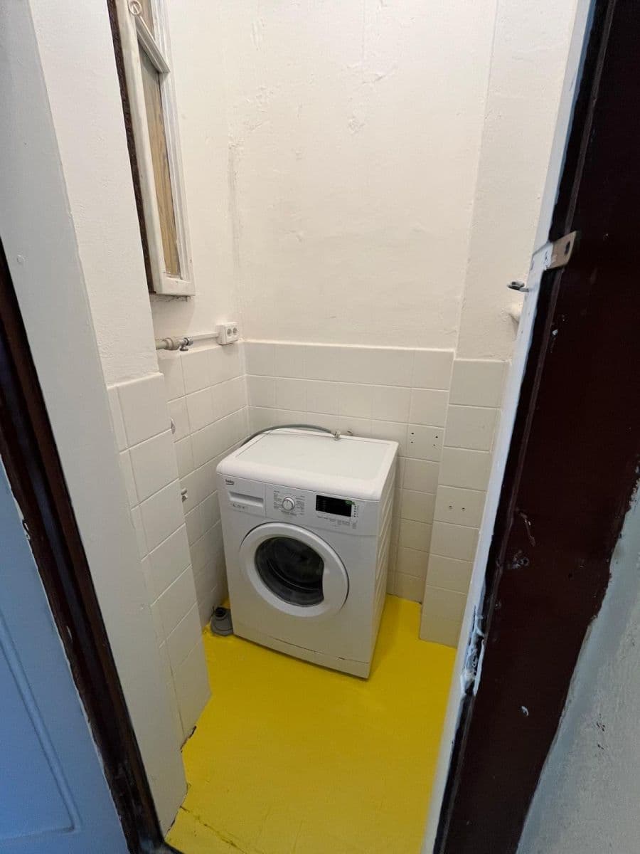 Prenájom bytu  20 m², U Uranie, Praha, Praha