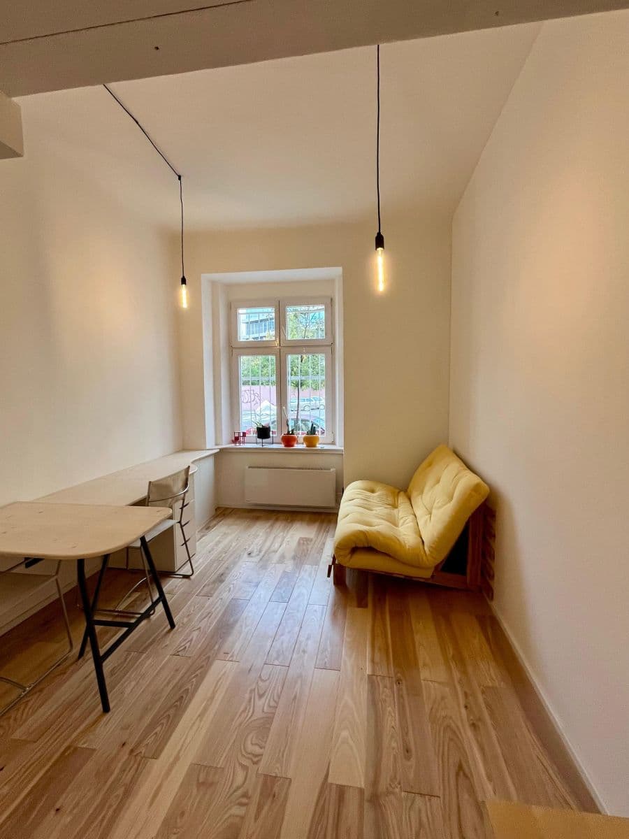 Prenájom bytu  20 m², U Uranie, Praha, Praha