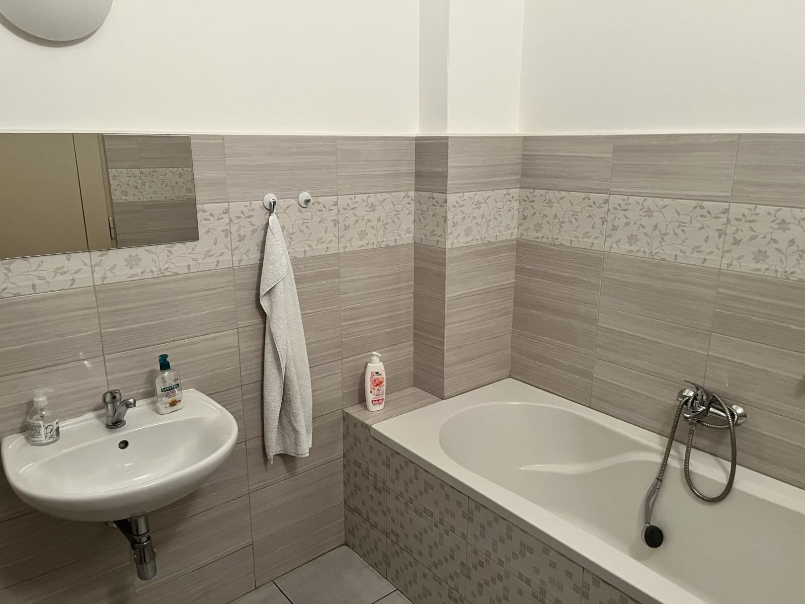 Prenájom bytu  117 m², Plzeňská, Praha, Praha