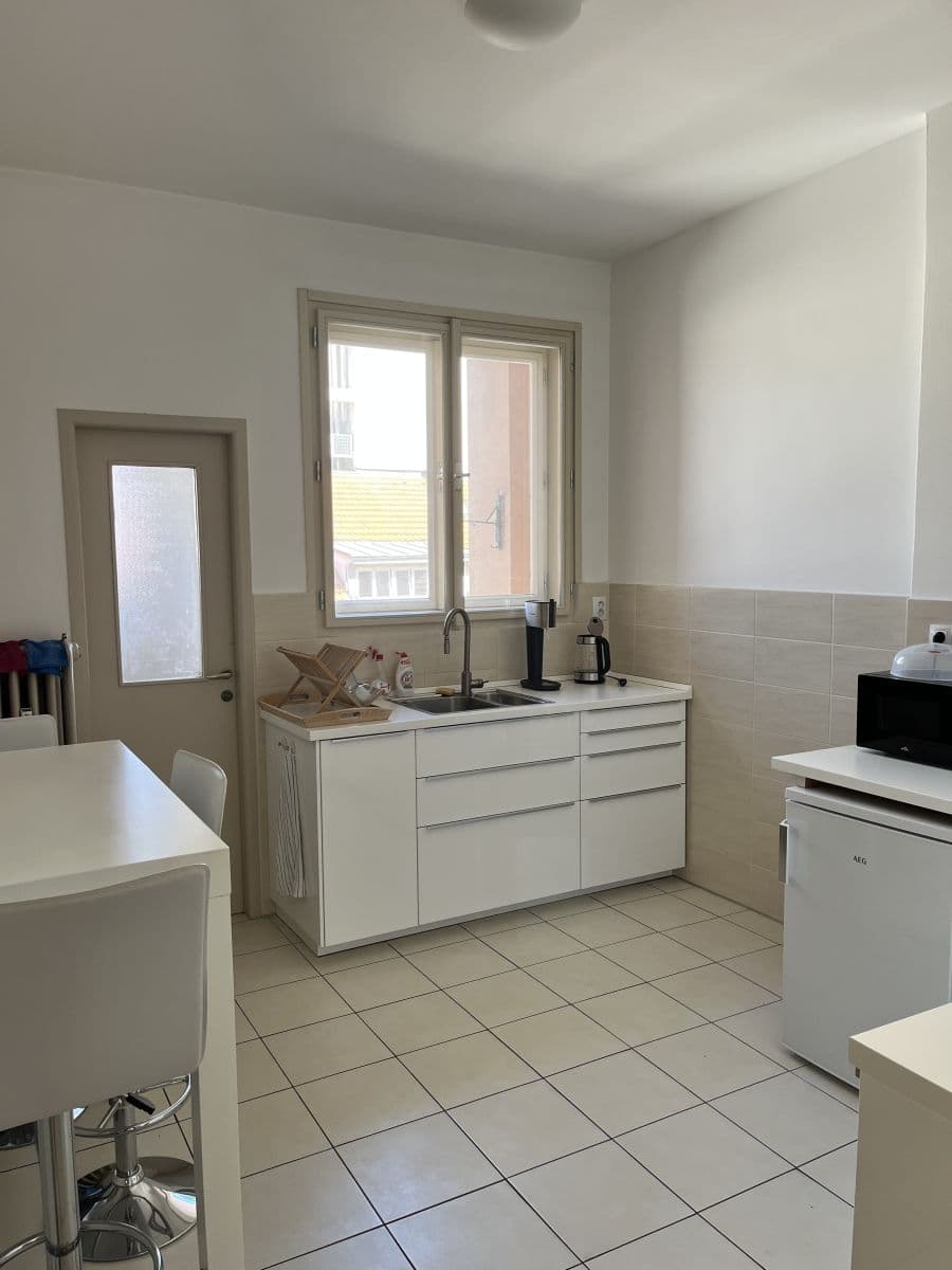 Prenájom bytu  117 m², Plzeňská, Praha, Praha