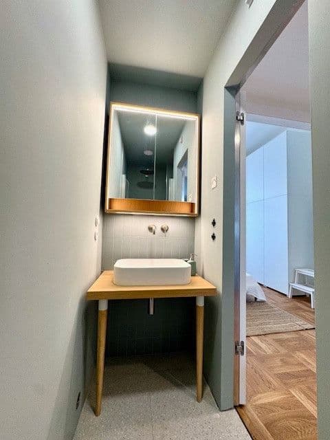 Prenájom bytu  46 m², Buděčská, Praha, Praha