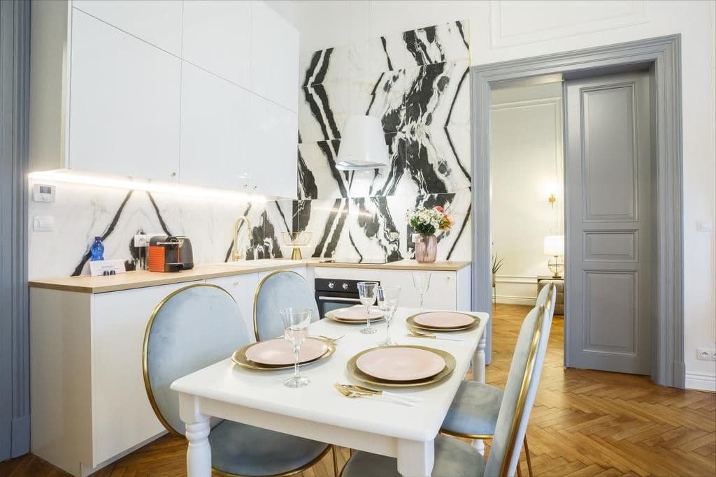 Prenájom bytu  130 m², Opletalova, Praha, Praha