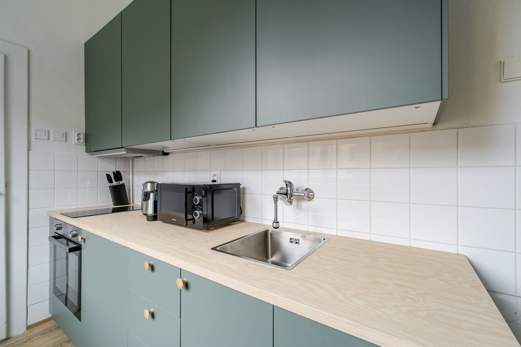 Prenájom bytu  35 m², Ostrovského, Praha, Praha