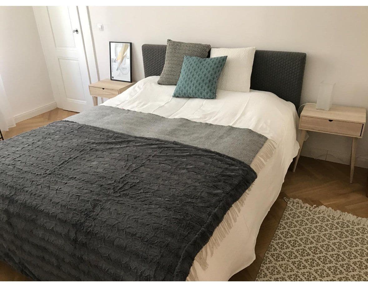 Prenájom bytu  80 m², Dvacátého Osmého Pluku, Praha, Praha