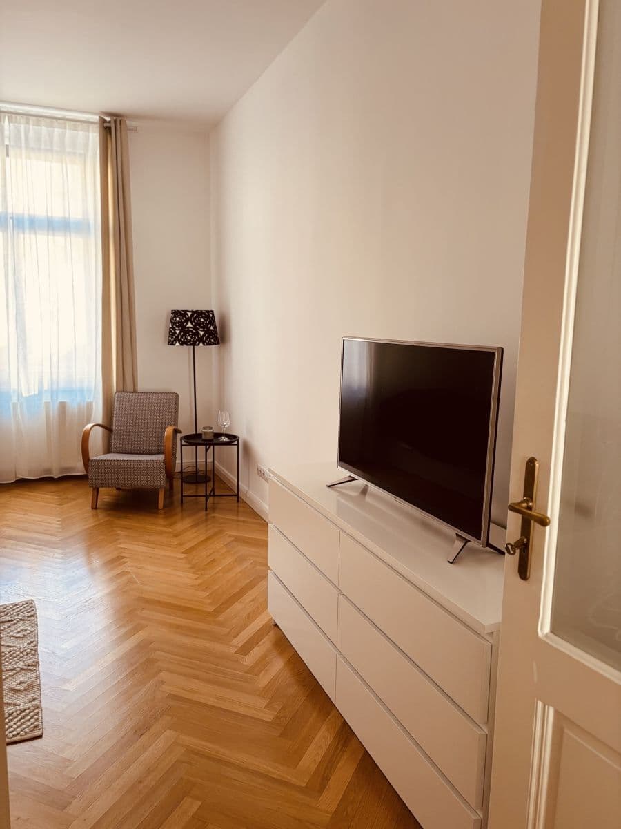 Prenájom bytu  80 m², Dvacátého Osmého Pluku, Praha, Praha