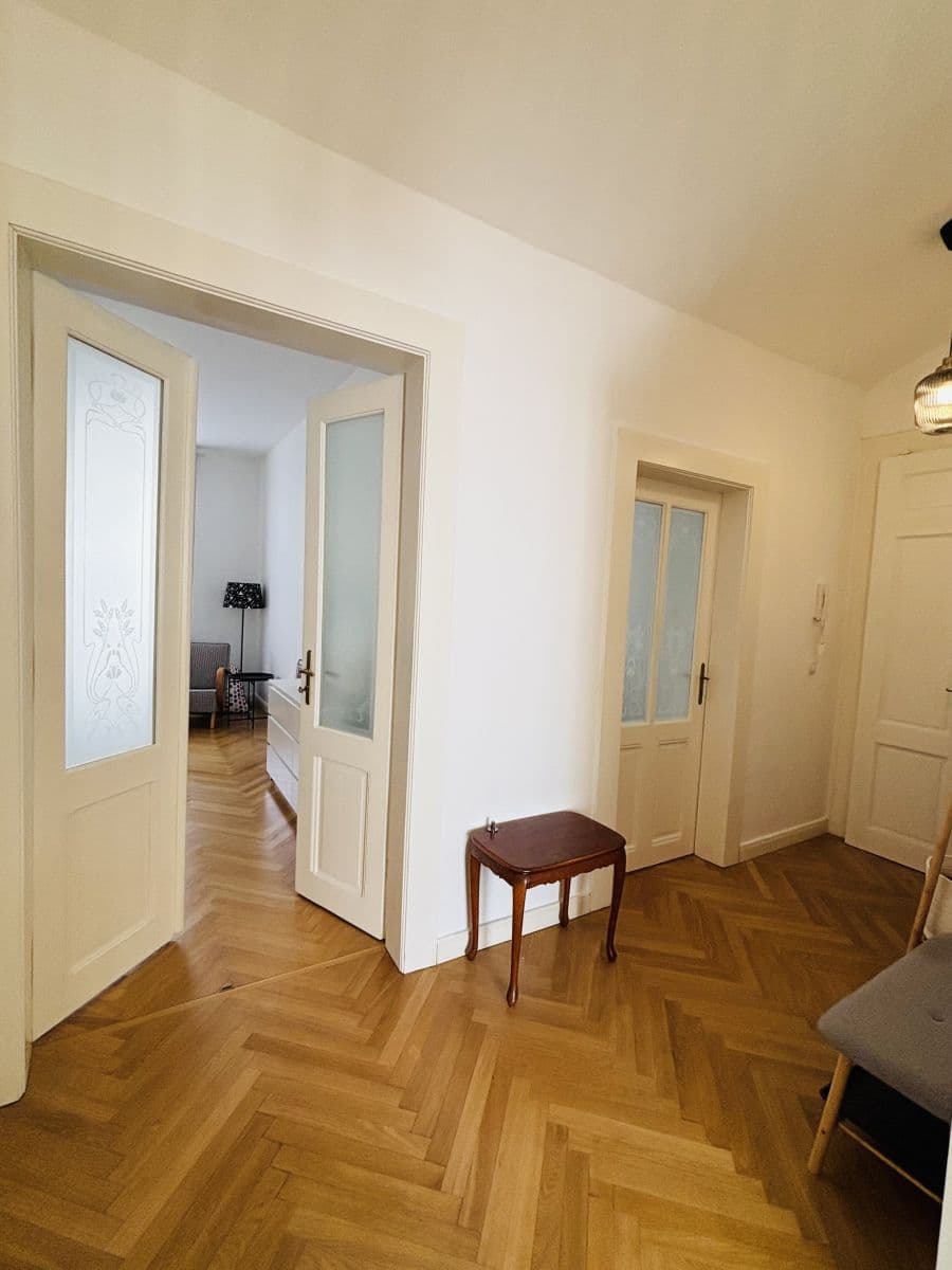 Prenájom bytu  80 m², Dvacátého Osmého Pluku, Praha, Praha