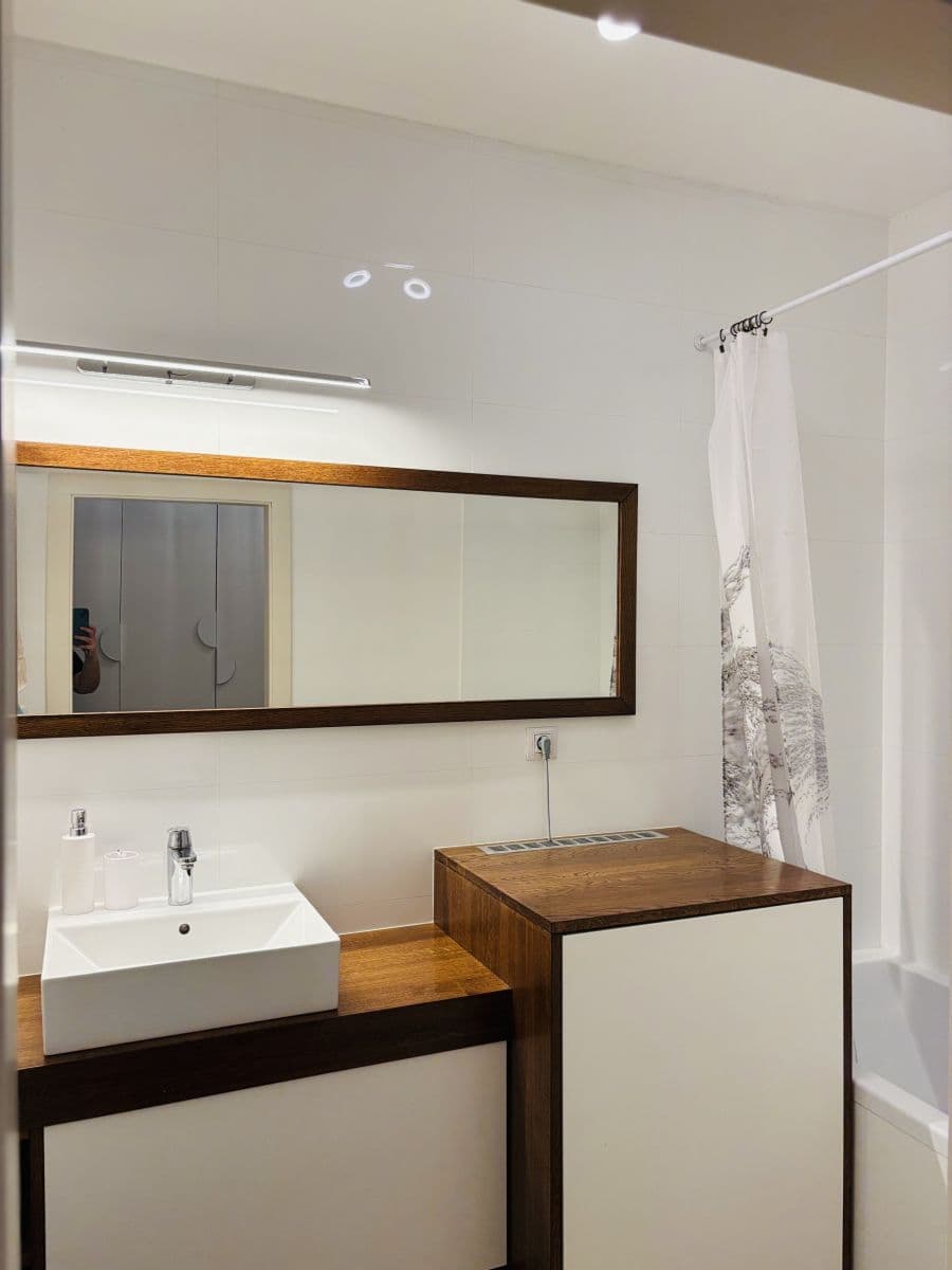 Prenájom bytu  80 m², Dvacátého Osmého Pluku, Praha, Praha