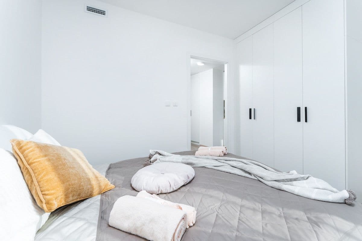 Prenájom bytu  45 m², Plzeňská, Praha, Praha