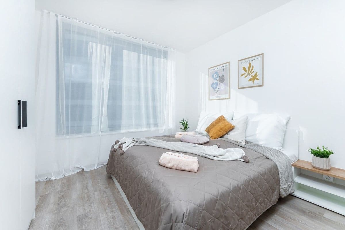 Prenájom bytu  45 m², Plzeňská, Praha, Praha