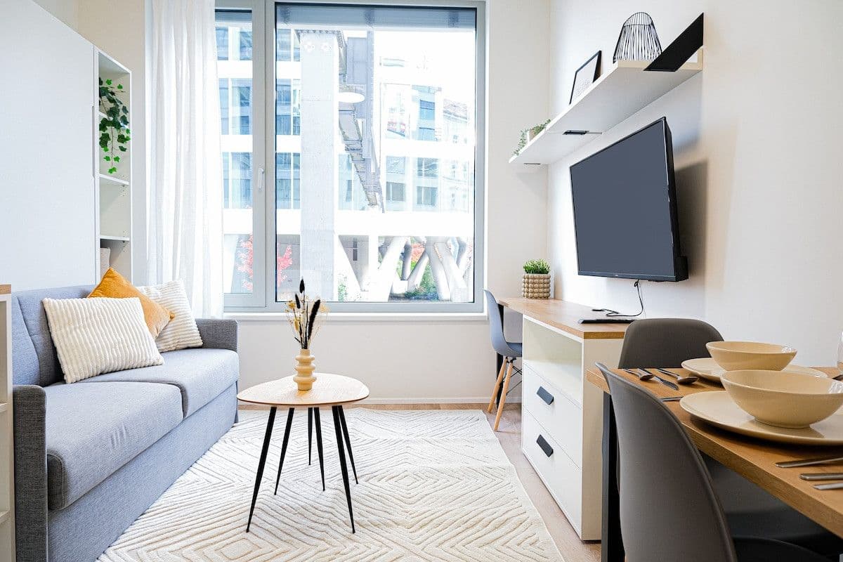 Prenájom bytu  23 m², Plzeňská, Praha, Praha