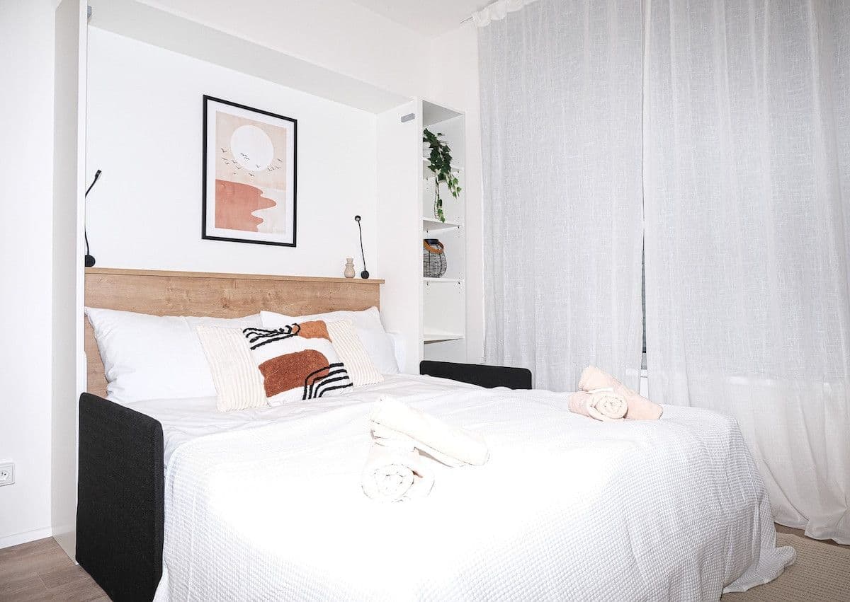 Prenájom bytu  23 m², Plzeňská, Praha, Praha