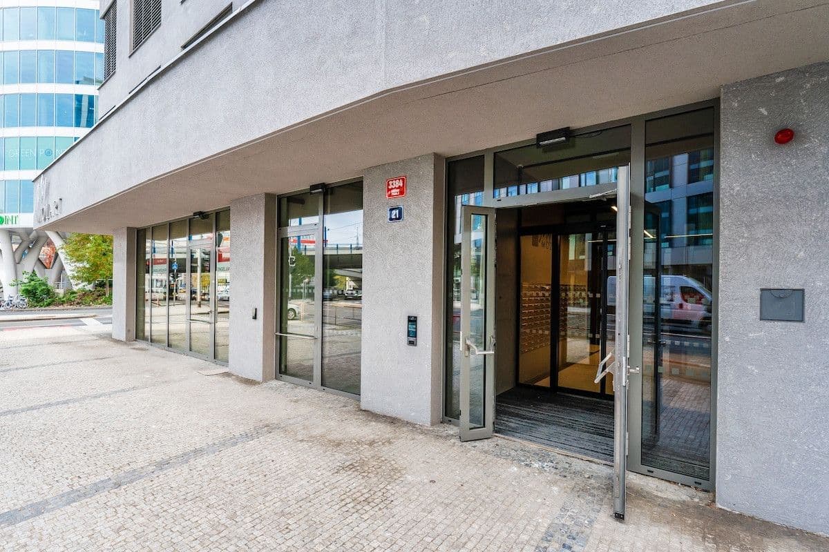 Prenájom bytu  23 m², Plzeňská, Praha, Praha
