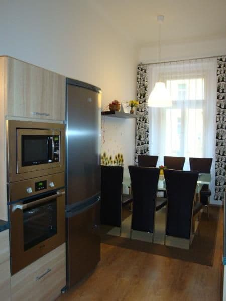 Prenájom bytu 3-izbový 95 m², Vrázova, Praha, Praha