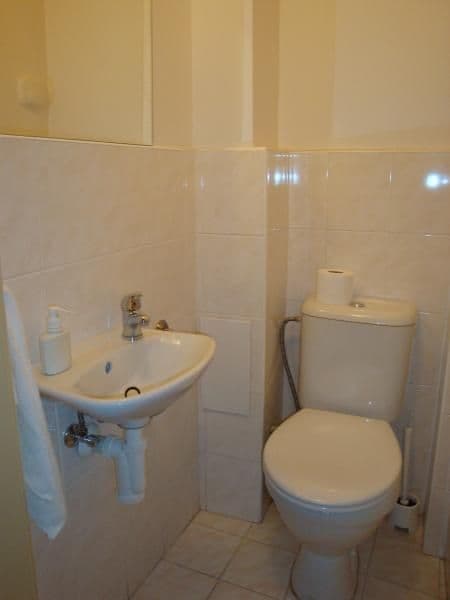 Prenájom bytu 3-izbový 95 m², Vrázova, Praha, Praha