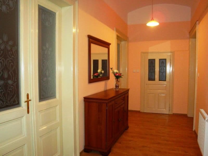 Prenájom bytu 3-izbový 95 m², Vrázova, Praha, Praha