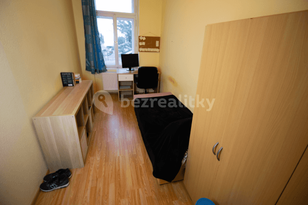 Prenájom bytu 5-izbový 10 m², Šaldova, Praha, Praha
