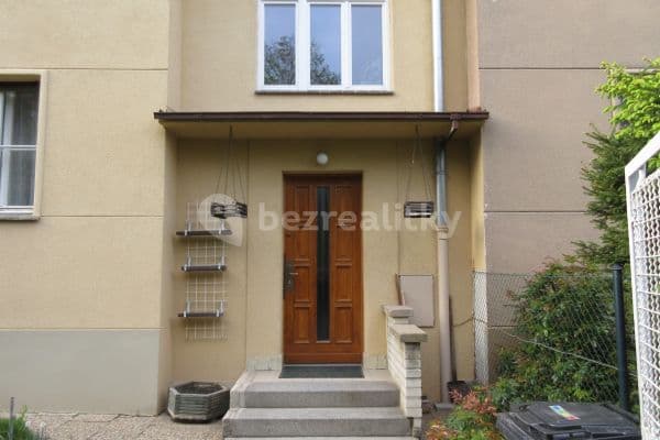 Prenájom bytu 1-izbový 47 m², Pod Děvínem, Praha, Praha
