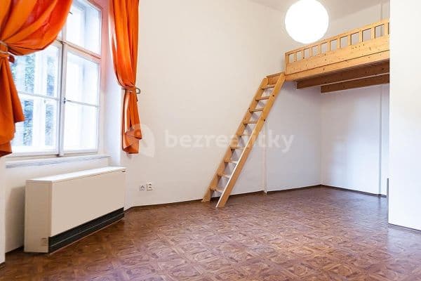 Prenájom bytu 1-izbový 33 m², Pernerova, Praha