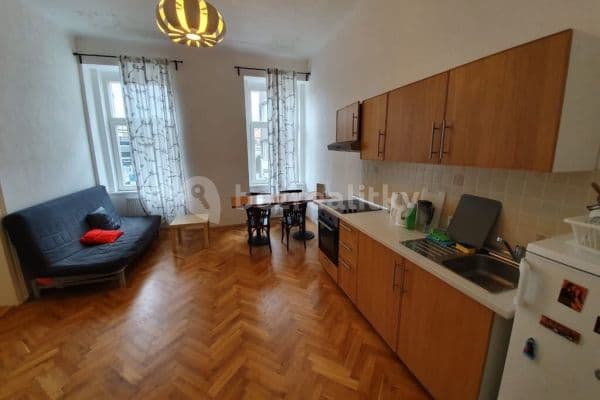 Prenájom bytu 4-izbový 25 m², Pernerova, Praha