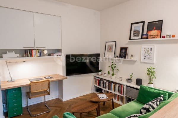 Prenájom bytu 2-izbový 40 m², Heleny Malířové, Praha