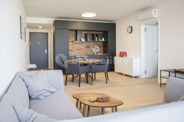 Prenájom bytu 2-izbový 57 m², Strážna, Nové Mesto