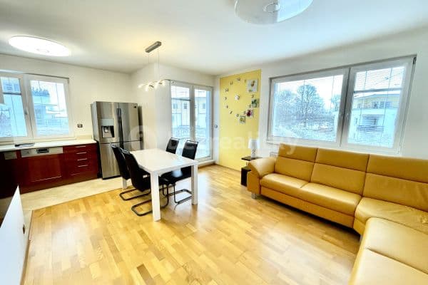 Prenájom bytu 3-izbový 65 m², Žampiónová, Praha, Praha