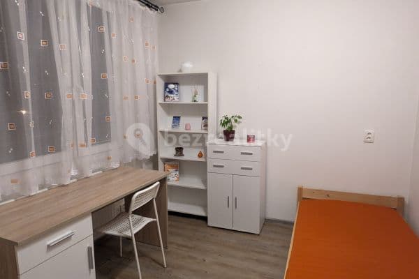 Prenájom bytu 4-izbový 80 m², Dobevská, Hlavní město Praha