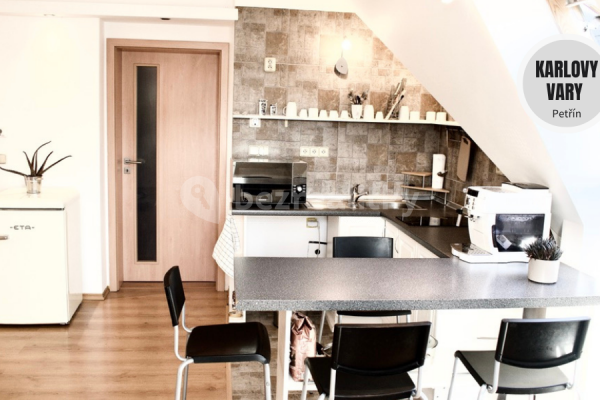 Prenájom bytu 2-izbový 42 m², Karlovy Vary, Karlovarský kraj