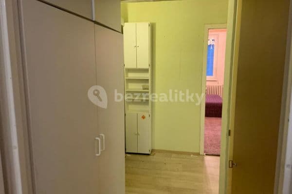 Prenájom bytu 3-izbový 77 m², Praha, Praha