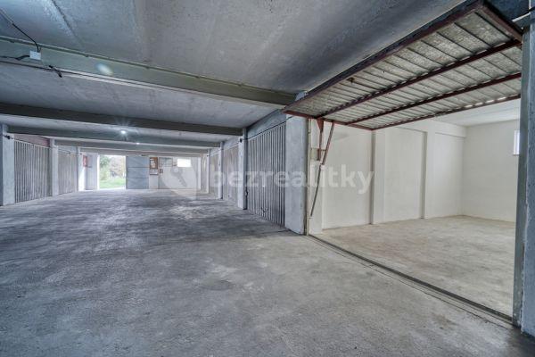 Predaj garáže 755 m², Čermákova, 