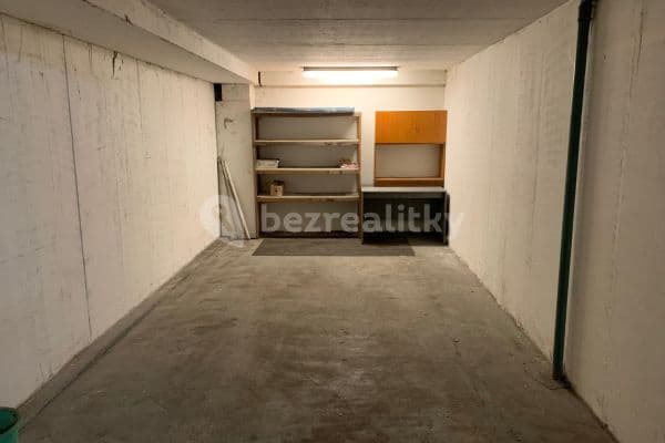 Prenájom garáže 20 m², Navigátorů, Praha, Praha