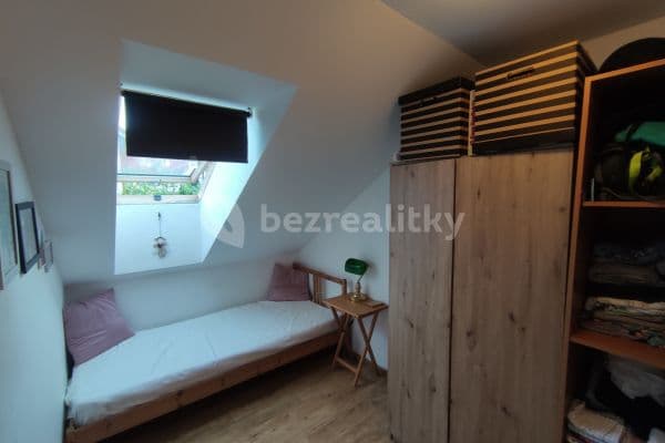 Prenájom bytu 4-izbový 128 m², Na Křivce, Praha, Praha