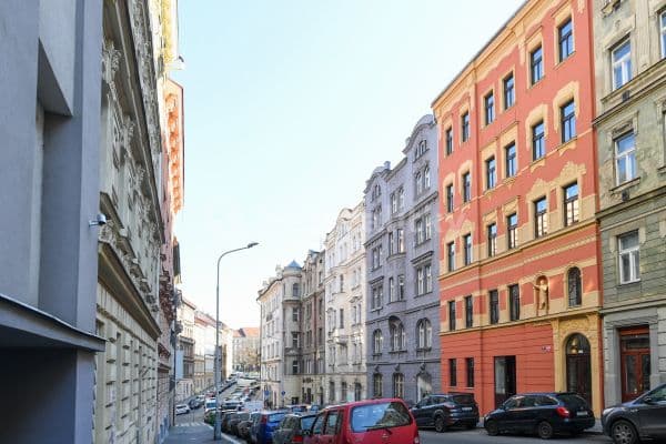 Prenájom bytu 3-izbový 90 m², Řehořova, Hlavní město Praha