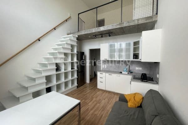 Prenájom bytu 2-izbový 46 m², Novovysočanská, Praha